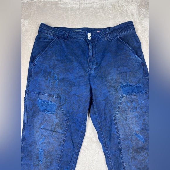 Anthropologie Pilcro The Wanderer Blue Black Floral Cargo Distressed Pants 31P - Picture 7 of 17